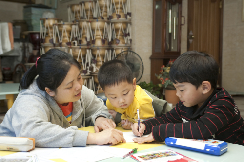 Save the Children pics
Children with multicultural backgrounds participate in Save the Children’s Early Childhood Multilingual Education Program.  Save the Children