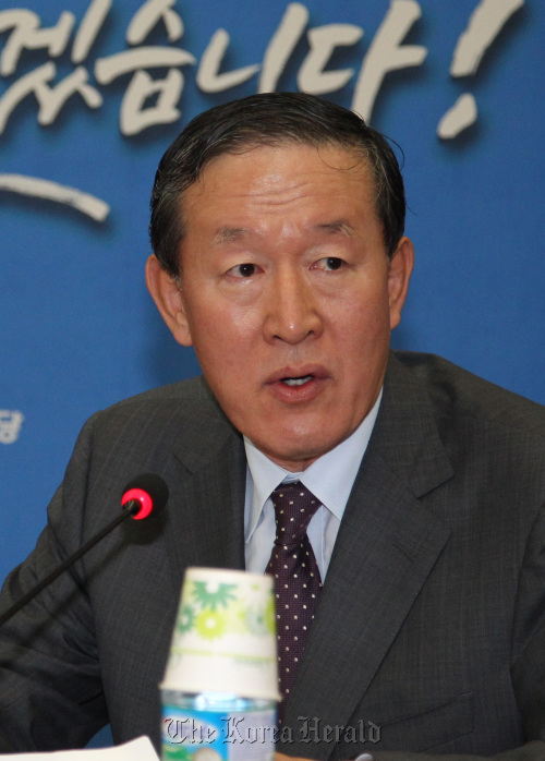 Huh Chang-soo
허창수 GS (회장), FC 서울 (구단주), 전국경제인연합회 (회장) / photos