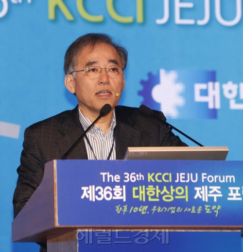 김주형 LG경제연구원 원장 / 001_(20110721)1김주형 LG경제연구원장 강연 / 김주형 원장 “뭔가 없는 데서 혁신을 했던 기업, 이것이 미래경영 길”