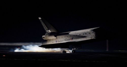 The space shuttle Atlantis lands on Thursday at Kennedy Space Center in Florida, ending its 13-day mission. Atlantis safely touched down bringing an end to the 30-year U.S. shuttle program. AFP-Yonhap
