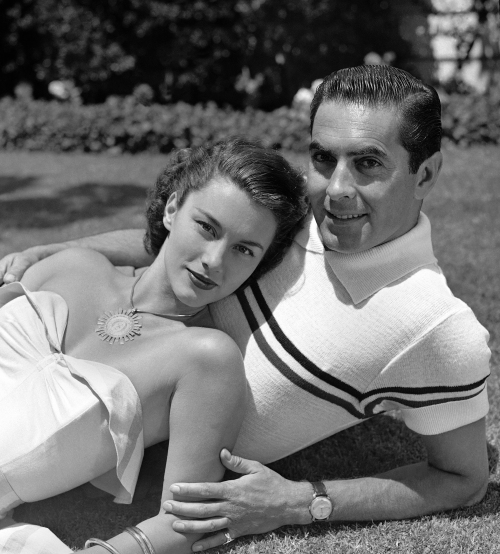 <YONHAP PHOTO-0994> FILE - This July 1948 file photo shows actors Tyrone Power and Linda Christian in the Hollywood district of Los Angeles. Christian, the Hollywood starlet of the 1940s who married Power in 1949 and went on to become the first Bond girl, has died. Her daughter, Romina Power, says Christian died Friday, July 22, 2011, in Palm Desert, Calif. after battling colon cancer. She was 87. (AP Photo)/2011-07-24 07:57:59/ <저작권자 ⓒ 1980-2011 ㈜연합뉴스. 무단 전재 재배포 금지.>
A 1948 file photo shows actors Tyrone Power and Linda Christian in the Hollywood district of Los Angeles.  AP-Yonhap News
A 1948 file photo shows actors Tyrone Power and Linda Christian in the Hollywood district of Los Angeles.  AP-Yonhap News