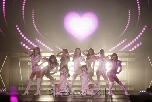 소녀시대(윤아, 수영, 효연, 유리, 태연, 제시카, 티파니, 써니, 서현), 가수/ 소녀시대, 걸그룹이 보여줄 수 있는 최대치 선사