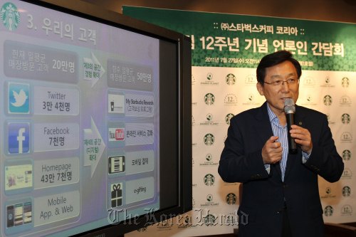 Lee Suk-koo, head of Starbucks Korea, speaks during a news conference in Seoul on Wednesday.  Starbucks Korea
