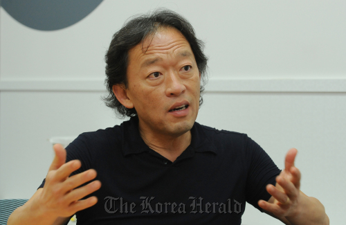 정명훈 인터뷰.<br />안훈 기자 rosedale@--
Chung Myung-whun, music director and conductor of the Seoul Philharmonic Orchestra, speaks during an interview in Seoul on Wednesday.  Ahn Hoon/The Korea Herald