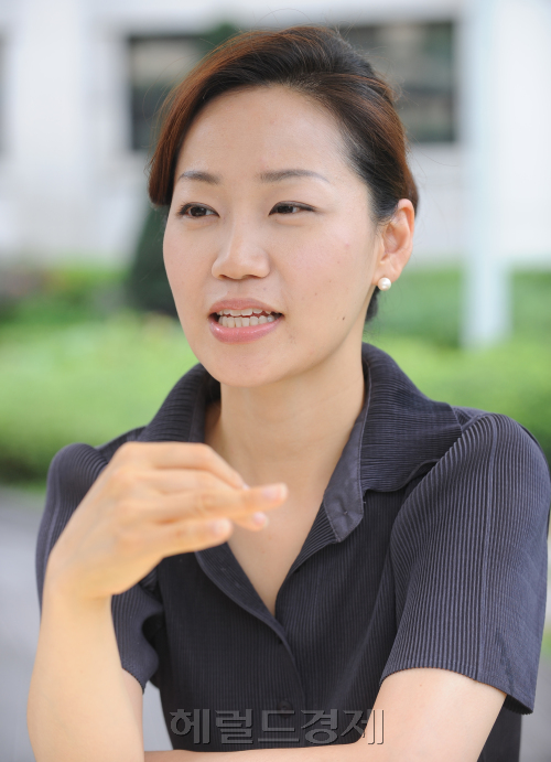 강효진 서울시 디자인개발실장 인터뷰.<br />이상섭 기자 babtong@heraldm.com 2011.07.28
강효진 서울시 디자인개발실장 인터뷰.
이상섭 기자 babtong@heraldm.com 2011.07.28
강효진 서울시 디자인개발실장 인터뷰.
이상섭 기자 babtong@heraldm.com 2011.07.28