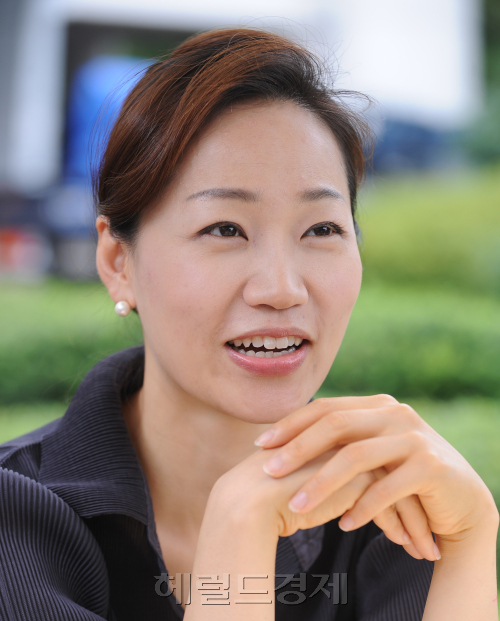 강효진 서울시 디자인개발실장 인터뷰.<br />이상섭 기자 babtong@heraldm.com 2011.07.28
강효진 서울시 디자인개발실장 인터뷰.
이상섭 기자 babtong@heraldm.com 2011.07.28
강효진 서울시 디자인개발실장 인터뷰.
이상섭 기자 babtong@heraldm.com 2011.07.28