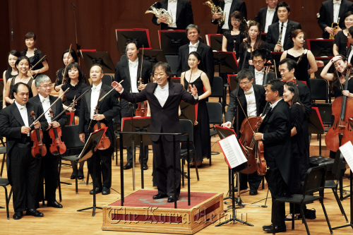 Conductor Chung Myung-whun and the Asia Philharmonic Orchestra at the Seoul Arts Center’s Concert Hall on Sunday Miracle of Music