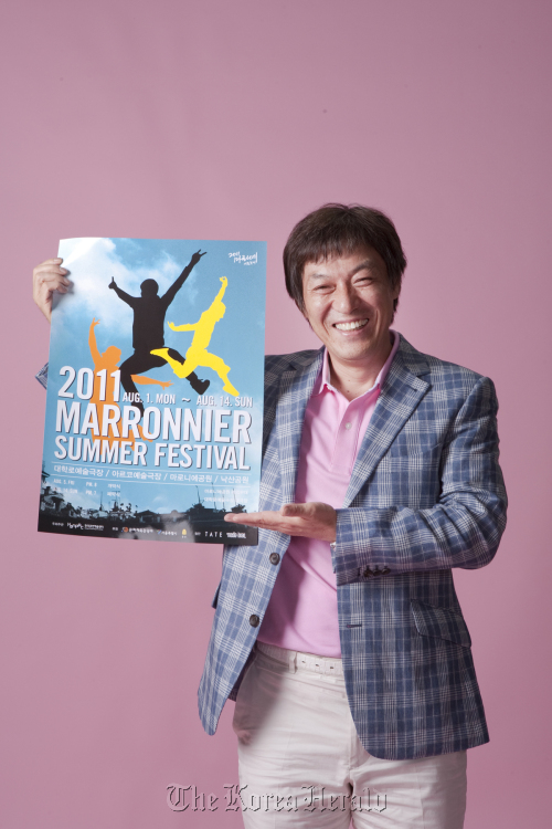 Actor Kim Gap-su, director of the 2011 Marronnier Summer Festival, holds up an event poster. 2011 Marronnier Summer Festival