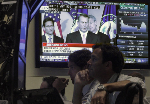 <YONHAP PHOTO-0228> House Speaker John Boehner, R-Ohio, is seen on a television screen on the floor of the New York Stock Exchange Monday, Aug. 1, 2011. (AP Photo/Richard Drew)/2011-08-02 06:10:39/ <저작권자 ⓒ 1980-2011 ㈜연합뉴스. 무단 전재 재배포 금지.>\r\nU.S. House Speaker John Boehner is seen on a television screen on the floor of the New York Stock Exchange Monday.  AP-Yonhap News