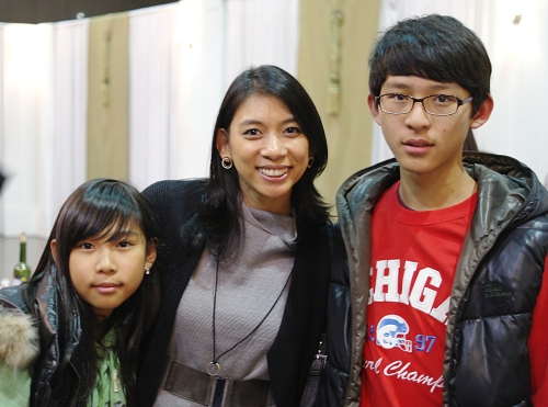 Lee with her two children Lee Seung-yeon, her Filipino name Chloe (left), and Lee Seung-geun, his Filipino name Alex  Courtesy of Jasmine Lee