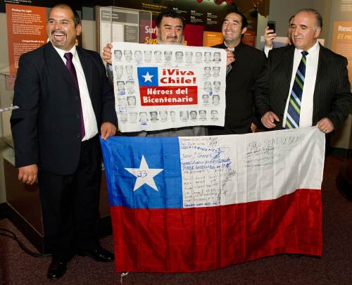 <YONHAP PHOTO-0337> Chilean miners (L-R) Mario Sepulveda, Jorge Gallegillos, Carlos Barrios, and Jose Henriquez hold up a flag during a press preview for the "Against All Odds" exhibition commemorating the rescue of 33 Chilean miners on August 3, 2011, at the Smithsonian National Museum of Natural History in Washington, DC. AFP Photo/Paul J. Richards /2011-08-04 07:28:01/ <저작권자 ⓒ 1980-2011 ㈜연합뉴스. 무단 전재 재배포 금지.>\r\nChilean miners (from left to right) Mario Sepulveda, Jorge Gallegillos, Carlos Barrios, and Jose Henriquez hold up a flag during a press preview for the “Against All Odds” exhibition commemorating the rescue of 33 Chilean miners on Aug. 3, at the Smithsonian National Museum of Natural History in Washington, D.C.  AFP-Yonhap News