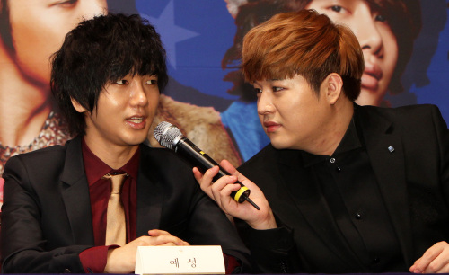 예성(김종운), 가수(슈퍼주니어), 뮤지컬배우/신동(신동희), 가수(슈퍼주니어)/ Super Junior promises to meet more international fans with ‘Mr.Simple’
