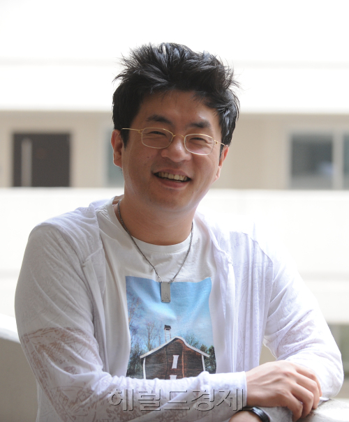 영화작가 박상연 인터뷰.<br />이상섭 기자 babtong@heraldm.com 2011.08.04\r\n영화작가 박상연 인터뷰.\n이상섭 기자 babtong@heraldm.com 2011.08.04