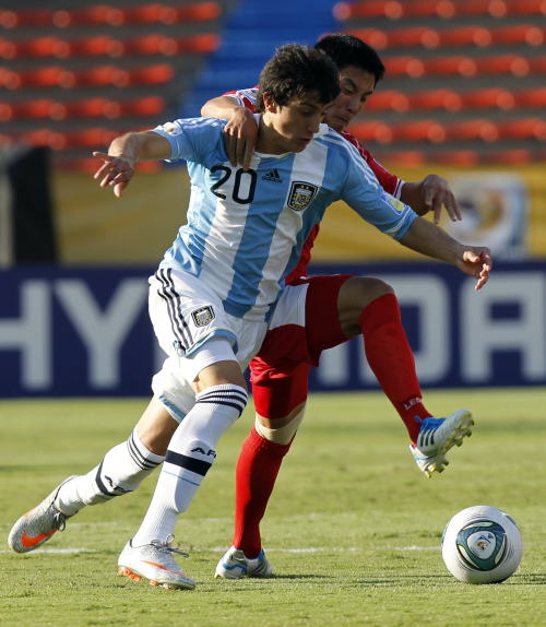 <YONHAP PHOTO-0427> North Korea's Kang Won Myong grabs Argentina's Carlos Luque (20) during a U-20 World Cup group F soccer match in Medellin, Colombia, Thursday, Aug. 4, 2011. (AP Photo/Ricardo Mazalan)/2011-08-05 07:22:39/ <저작권자 ⓒ 1980-2011 ㈜연합뉴스. 무단 전재 재배포 금지.>\r\nArgentina’s Carlos Luque (no.20) drives past a North Korean defender during a U20 World Cup match in Colombia on Thursday. AP-Yonhap News\r\nArgentina’s Carlos Luque (no.20) drives past a North Korean defender during a U20 World Cup match in Colombia on Thursday. AP-Yonhap News\r\nArgentina’s Carlos Luque (no.20) drives past a North Korean defender during a U20 World Cup match in Colombia on Thursday. AP-Yonhap News