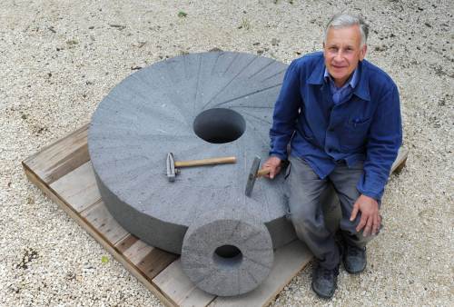 <YONHAP PHOTO-1237> TO GO WITH: Germany-lifestyle-food-tradition, FEATURE by Kim Rahir In a picture taken on June 3, 2011 millstone manufacturer Wolfgang Starkosch, 58, sits on a new millstone he made in the village of Zusamaltheim. An organic food boom in Germany is creating demand for flour ground the old way, but the country only has one person left with the skills needed to carve and maintain millstones. AFP PHOTO / CHRISTOF STACHE /2011-08-06 13:02:10/ <저작권자 ⓒ 1980-2011 ㈜연합뉴스. 무단 전재 재배포 금지.>\r\nWolfgang Starkosch sits on a new millstone he made in the village of Zusamaltheim.  AFP-Yonhap News