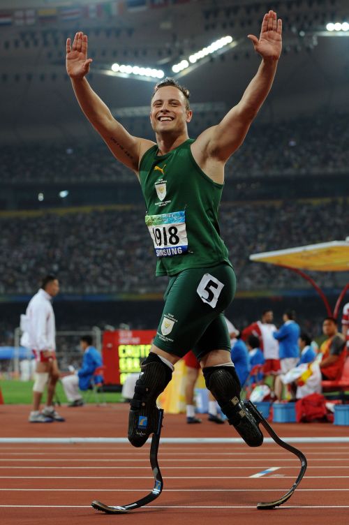 <YONHAP PHOTO-1773> (FILES) Photo taken on September 13, 2008 of Oscar Pistorius of South Africa celebrates after winning the final of the men's 200 metre T44 classification event at the 2008 Beijing Paralympic Games in Beijing. A dream came true for double-amputee Oscar Pistorius on August 8, 2011 when he was named in the South African team for the world championships this month. The 'Blade Runner' was selected for the 400 metres and is part of the 4x400 metres relay squad for the biennial competition to be staged between August 27 and September 4 in South Korean city Daegu. AFP PHOTO/Mark RALSTON /2011-08-08 21:59:18/ <저작권자 ⓒ 1980-2011 ㈜연합뉴스. 무단 전재 재배포 금지.>\r\nOscar Pistorius will be the first amputee to compete at the world championships.  AFP-Yonhap News