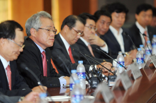 황건호, 한국금융투자협회 회장, 전국투자자교육협의회 의장, 국제투자자교육연맹 회장/ 황건호 금투협 회장 “증권 유관기관 공동펀드 조성 협의하겠다”