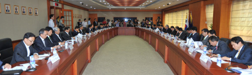 황건호, 한국금융투자협회 회장, 전국투자자교육협의회 의장, 국제투자자교육연맹 회장/ 황건호 금투협 회장 “증권 유관기관 공동펀드 조성 협의하겠다”