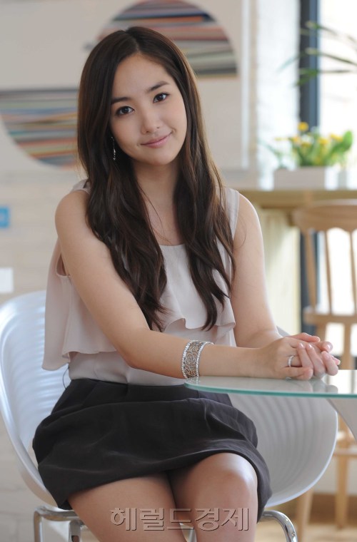 배우 박민영.<br />이상섭 기자 babtong@heraldm.com 2011.08.09\r\n배우 박민영.\n이상섭 기자 babtong@heraldm.com 2011.08.09
