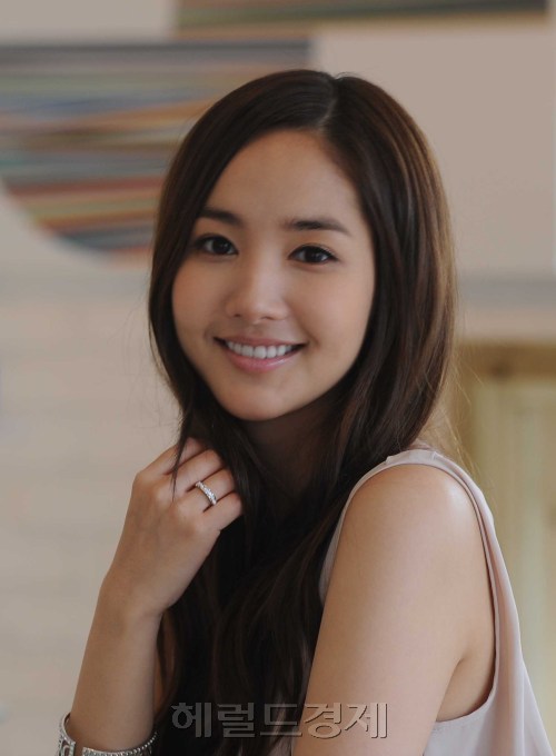배우 박민영.<br />이상섭 기자 babtong@heraldm.com 2011.08.09\r\n배우 박민영.\n이상섭 기자 babtong@heraldm.com 2011.08.09