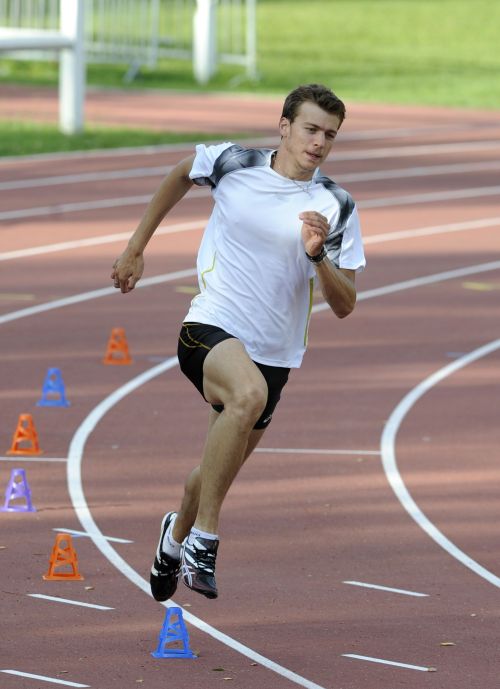 <YONHAP PHOTO-0101> French triple European sprint champion Christophe Lemaitre runs during a training session on August 9, 2011, in Aix-les-Bains, eastern France. Lemaitre will compete in this month's World athletics championships in Daegu, South Korea, from August 27 to September 4. Lemaitre produced a new French record for the 100m after clocking 9.92secs to win the national championships end of July. AFP PHOTO/PHILIPPE DESMAZES /2011-08-10 05:15:19/ <저작권자 ⓒ 1980-2011 ㈜연합뉴스. 무단 전재 재배포 금지.>\r\nFrench triple Euro sprint champion Christophe Lemaitre runs during a training session on Tuesday. Lemaitre, who set a new French record in the 100 meters after clocking 9.92 seconds, will compete in this month’s world championships in Daegu. \r\n AFP-Yonhap News