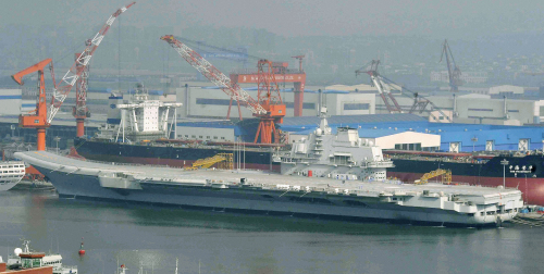 <YONHAP PHOTO-1017> In this Aug. 5, 2011 photo a Chinese aircraft carrier, which had been under refurbishment, is at anchor at Dalian port in in northeast Liaoning province. China's first aircraft carrier started sea trials Wednesday, Aug. 10, 2011, a step that will likely boost concerns about the country's naval ambitions amid sea territorial disputes. (AP Photo/Kyodo News) JAPAN OUT, MANDATORY CREDIT, NO LICENSING IN CHINA, FRANCE, HONG KONG, JAPAN AND SOUTH KOREA/2011-08-10 12:29:48/ <저작권자 ⓒ 1980-2011 ㈜연합뉴스. 무단 전재 재배포 금지.>\r\nA Chinese aircraft carrier at anchor at Dalian port in northeast Liaoning province.   AP-Yonhap News