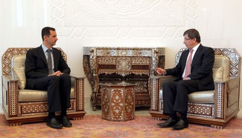 <YONHAP PHOTO-2589> RESTRICTED TO EDITORIAL USE - MANDATORY CREDIT "AFP PHOTO / TURKISH FOREIGN MINISTRY / HAKAN GOKTEPE" - NO MARKETING NO ADVERTISING CAMPAIGNS - DISTRIBUTED AS A SERVICE TO CLIENTS A handout picture from the Turkish Foreign Minister shows Syrian President Bashar al-Assad (L) meeting with Turkish Foreign Minister Ahmet Davutoglu in Damascus on August 9, 2011. AFP PHOTO/TURKISH FOREIGN MINISTRY/HAKAN GOKTEPE /2011-08-09 21:27:37/ <저작권자 ⓒ 1980-2011 ㈜연합뉴스. 무단 전재 재배포 금지.>\r\nSyrian President Bashar Assad (left) meets Turkish Foreign Minister Ahmet Davutoglu in Damascus on Tuesday. AFP-Yonhap News\r\nSyrian President Bashar Assad (left) meets Turkish Foreign Minister Ahmet Davutoglu in Damascus on Tuesday. AFP-Yonhap News\r\nSyrian President Bashar Assad (left) meets Turkish Foreign Minister Ahmet Davutoglu in Damascus on Tuesday. AFP-Yonhap News
