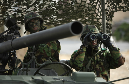 South Korean soldiers take part in a military drill on the beach in Malipo, north western South Korea, Sunday, Nov. 28, 2010. (AP-Yonhap News)