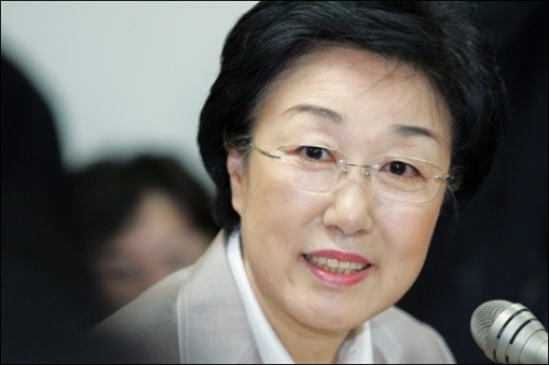 한명숙, 민주당 (상임고문)/국회에 머리하러 오는 한명숙…왜?