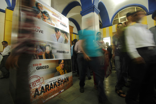 <YONHAP PHOTO-1958> Ticket seekers wait outside a cinema hall screening the Bollywood movie?Aarakshan,? or ?Reservation? in New Delhi, India, Friday, Aug. 12, 2011. Three Indian states have banned the movie following apprehensions that certain scenes and dialogues may trigger trouble, according to a news agency. Protestors say the film speaks against India's affirmative action program that reserves education seats and jobs for the country's indigenous peoples and its dalits, or untouchables, who have no caste and have suffered centuries of severe discrimination, and members of other lower castes. (AP Photo/Gurinder Osan)/2011-08-12 20:42:13/ <저작권자 ⓒ 1980-2011 ㈜연합뉴스. 무단 전재 재배포 금지.>\r\nTicket seekers wait outside a cinema hall screening the Bollywood movie “Aarakshan,” or “Reservation” in New Delhi, India, Friday.  AP-Yonhap News