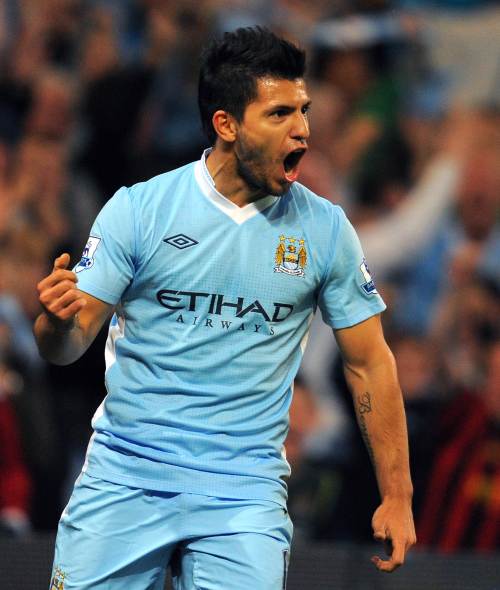 <YONHAP PHOTO-0545> Manchester City's Argentinian forward Sergio Aguero celebrates after scoring during the English Premier League football match between Manchester City and Swansea at The Etihad stadium in Manchester, north-west England on August 15 2011. TOPSHOTS/AFP PHOTO/ANDREW YATES RESTRICTED TO EDITORIAL USE. No use with unauthorized audio, video, data, fixture lists, club/league logos or ?live? services. Online in-match use limited to 45 images, no video emulation. No use in betting, games or single club/league/player publications. /2011-08-16 07:01:46/ <저작권자 ⓒ 1980-2011 ㈜연합뉴스. 무단 전재 재배포 금지.>