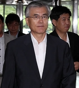 문재인, 사람사는세상 노무현재단 이사장/ “대(對)정당 메시지 효과전달 위해…” 한달안돼 국회 다시찾은 문재인