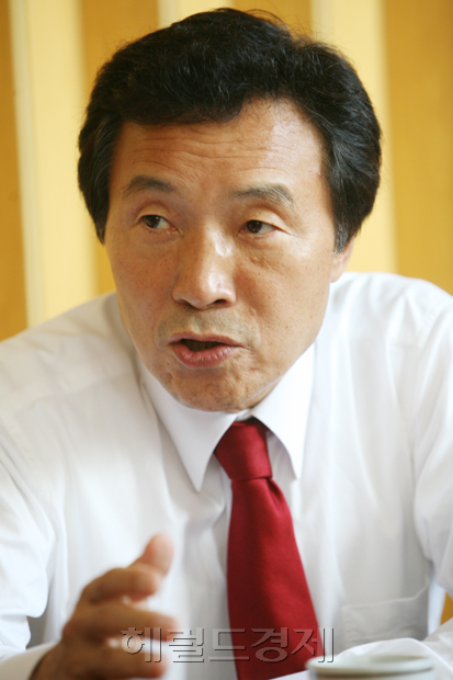 손학규, 민주당 국회의원/홍준표-손학규 토론 때문에 허니문 끝
