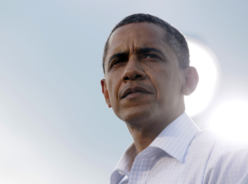 <YONHAP PHOTO-0806> President Barack Obama pauses as he speaks during a town hall meeting, Wednesday, Aug. 17, 2011, at Country Corner Farm Market in Alpha, Ill., during his three-day economic bus tour. (AP Photo/Carolyn Kaster)/2011-08-18 08:56:24/ <저작권자 ⓒ 1980-2011 ㈜연합뉴스. 무단 전재 재배포 금지.>\r\nBarack Obama. AP-Yonhap News