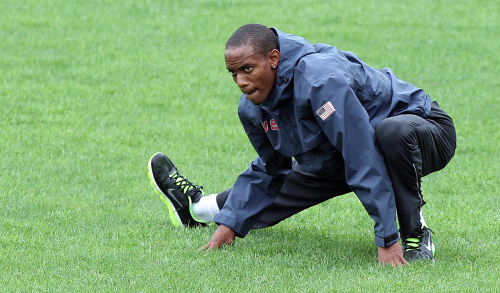 <YONHAP PHOTO-0729> <2011 육상> 훈련하는 토니 맥퀘이 (대구=연합뉴스) 김현태 기자 = 19일 오전 대구 시민운동장에서 대구 세계육상선수권대회에 출전하는 미국 대표팀의 400미터 대표 토니 맥케이가 훈련을 하고 있다. 2011.8.19 mtkht@yna.co.kr/2011-08-19 09:57:06/ <저작권자 ⓒ 1980-2011 ㈜연합뉴스. 무단 전재 재배포 금지.>\r\nAmerican 400-meter sprinter Tony McQuay warms up during a team’s training session at the Daegu Stadium on Friday.  Yonhap News\r\nAmerican 400-meter sprinter Tony McQuay warms up during a team’s training session at the Daegu Stadium on Friday.  Yonhap News