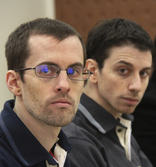 <YONHAP PHOTO-1330> FILE - In this Sunday, Feb. 6, 2011 file photo, US hikers Shane Bauer, left, and Josh Fattal, attend their trail at the Tehran Revolutionary Court, Iran. The website of Iran's state TV reported Saturday, Aug. 20, 2011 that two American hikers held in Iran have been sentenced to 8 years in jail each. (AP Photo/Press TV, File)/2011-08-20 22:32:51/ <저작권자 ⓒ 1980-2011 ㈜연합뉴스. 무단 전재 재배포 금지.>\r\nU.S. citizens Shane Bauer, left, and Josh Fattal, attend their trail at the Tehran Revolutionary Court, Iran on Feb. 6. AP-Yonhap News