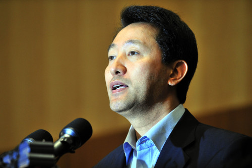 Seoul Mayor Oh Se-hoon speaks during a press conference at City Hall on Wednesday, shortly after the referendum was declared invalid due to low voter turnout.  (Kim Myung-sub/The Korea Herald)