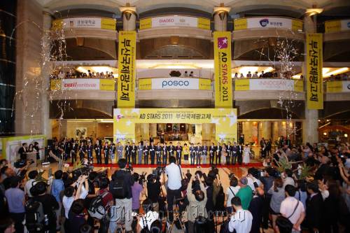 Special guests and industry insiders attend a tape-cutting ceremony of AD Stars 2011 at the Busan Haeundae Grand Hotel on Thursday.      AD Stars 2011