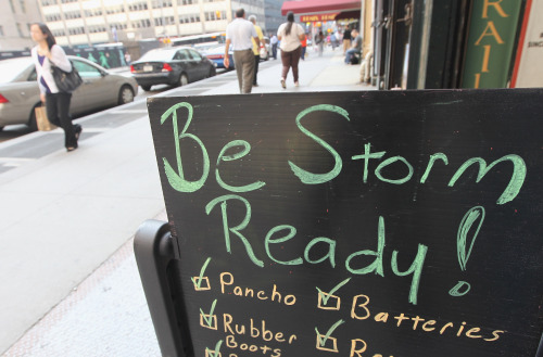 A sign is seen outside the Tent and Trails outdoor supplies store before the arrival of Hurricane Irene on Aug. 26 in New York City. The store had already sold out of batteries and flashlights. New York City Mayor Michael Bloomberg has ordered a mandatory evacuation of low lying areas in the city. (AP-Yonhap)