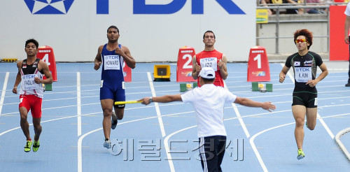 대구세계육상선수권대회 개막일인 27일 오전 한국 남자 100m 간판선수 김국영(맨 오른쪽)이 부정출발로 본선 1회전 진출에 실패하고 있다. 박해묵 기자/mook@heraldm.com\r\n대구세계육상선수권대회 개막일인 27일 오전 한국 남자 100m 간판선수 김국영(맨 오른쪽)이 부정출발로 본선 1회전 진출에 실패하고 있다. 박해묵 기자/mook@heraldm.com