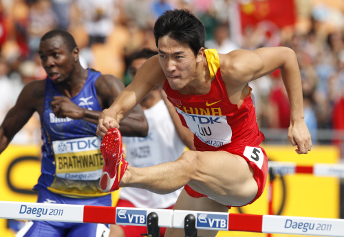 <YONHAP PHOTO-1065> <2011 육상> '황색탄환' 류샹 질주 (대구=연합뉴스) 이상학 기자 = 28일 오전 대구스타디움에서 열린 2011 대구세계육상선수권대회. 남자 110m 허들 예선 경기에 출전한 중국의 류샹이 힘차게 허들을 뛰어넘고 있다. 2011.8.28 leesh@yna.co.kr/2011-08-28 13:13:37/ <저작권자 ⓒ 1980-2011 ㈜연합뉴스. 무단 전재 재배포 금지.>\r\nChina’s Liu Xiang hurdles during the heats at the 2011 World Championships in Daegu on Sunday.\r\n Yonhap News