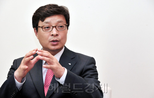 강상훈.<br />한국가업승게기업협의회 회장.<br />정희조 기자/checho@heraldm.com 110825\r\n강상훈.\n한국가업승게기업협의회 회장.\n정희조 기자/checho@heraldm.com 110825\r\n강상훈.\n한국가업승게기업협의회 회장.\n정희조 기자/checho@heraldm.com 110825
