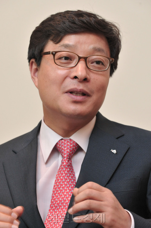 강상훈.<br />한국가업승게기업협의회 회장.<br />정희조 기자/checho@heraldm.com 110825\r\n강상훈.\n한국가업승게기업협의회 회장.\n정희조 기자/checho@heraldm.com 110825\r\n강상훈.\n한국가업승게기업협의회 회장.\n정희조 기자/checho@heraldm.com 110825
