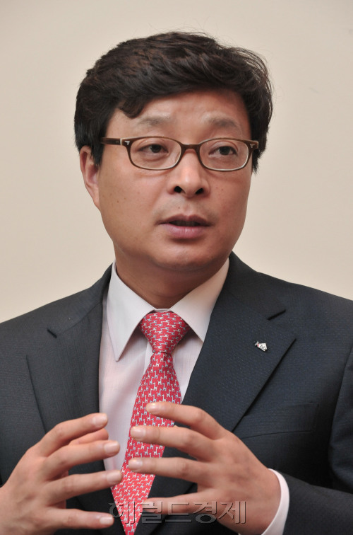 강상훈.<br />한국가업승게기업협의회 회장.<br />정희조 기자/checho@heraldm.com 110825\r\n강상훈.\n한국가업승게기업협의회 회장.\n정희조 기자/checho@heraldm.com 110825\r\n강상훈.\n한국가업승게기업협의회 회장.\n정희조 기자/checho@heraldm.com 110825