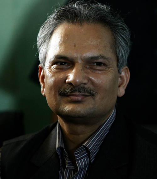 <YONHAP PHOTO-2521> Communist Party of Nepal (Maoist) prime ministerial candidate Baburam Bhattarai looks on during a press conference in Katmandu, Nepal, Thursday, Aug. 25, 2011. Maoist Chairman Pushpa Kamal Dahal proposed a working plan on the peace process and government formation. A spokesman for Nepal's parliament says it will vote on Sunday for a new prime minister. (AP Photo/Binod Joshi)/2011-08-25 23:19:59/ <저작권자 ⓒ 1980-2011 ㈜연합뉴스. 무단 전재 재배포 금지.>\r\nBaburam Bhattarai. AP-Yonhap News