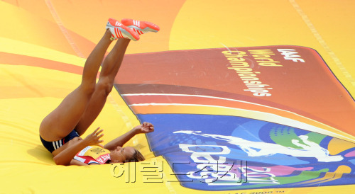 2011 대구세계육상선수권대회 사흘째인 29일 오후 대구스타디움에서 열린 2011 대구세계육상선수권대회 여자 7종 높이뛰기 경기에서 제시카 에니스(영국)가 높이뛰기에 성공하고 있다. 2011.8.29