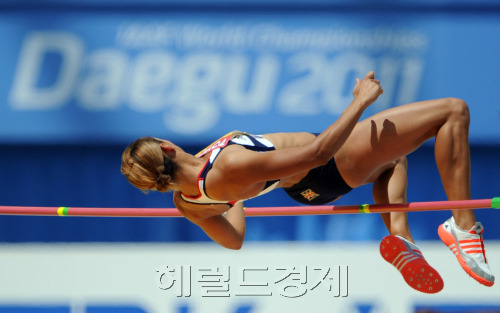 2011 대구세계육상선수권대회 사흘째인 29일 오후 대구스타디움에서 열린 2011 대구세계육상선수권대회 여자 7종 높이뛰기 경기에서 제시카 에니스(영국) 선수가 높이뛰기에 성공하고 있다. 2011.8.29(도준석 pado@)