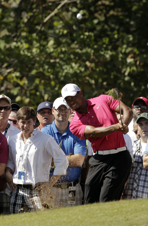 <YONHAP PHOTO-0013> Tiger Woods hits out of the rough on the 16th hole during the first round of the PGA Championship golf tournament Thursday, Aug. 11, 2011, at the Atlanta Athletic Club in Johns Creek, Ga. (AP Photo/Charlie Riedel) /2011-08-12 00:08:24/ <저작권자 ⓒ 1980-2011 ㈜연합뉴스. 무단 전재 재배포 금지.>\r\nTiger Woods has chosen a tournament from the Fall Series that he has never played. AP-Yonhap News