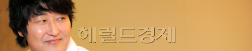 영화 '푸른소금' 관련 송강호 인터뷰./ 안훈기자 rosedale@ 2011.08.25\r\n영화 '푸른소금' 관련 송강호 인터뷰./ 안훈기자 rosedale@ 2011.08.25