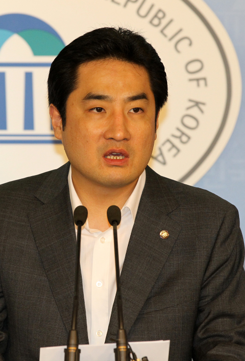 Rep. Kang Yong-seok